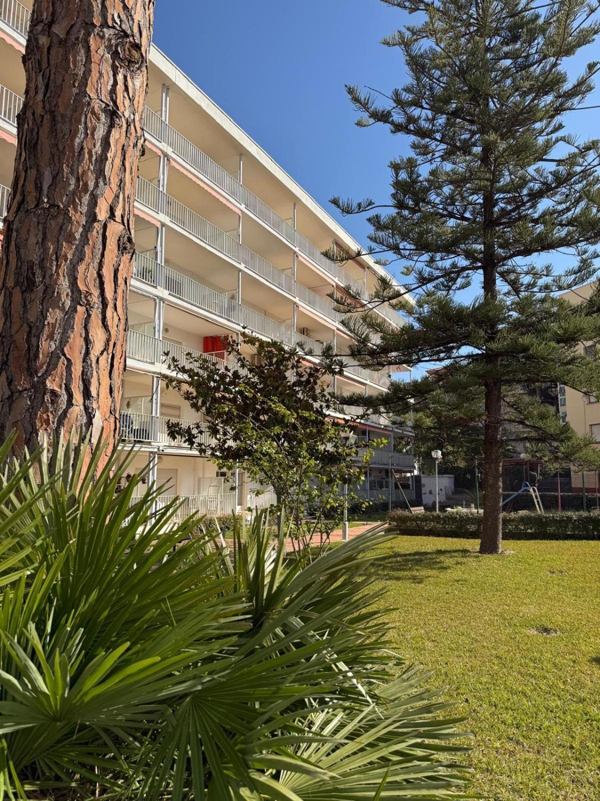 Apartamentos Hesperia Palmyra Salou Bagian luar foto